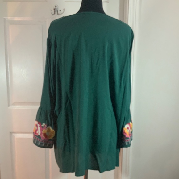 Embroidered Green Floral 3/4 Bell Sleeve Boho Top Plus Size 3X - Picture 7 of 9